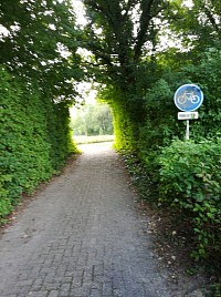 Doorgang bij saxhavenweg naar wandelpark