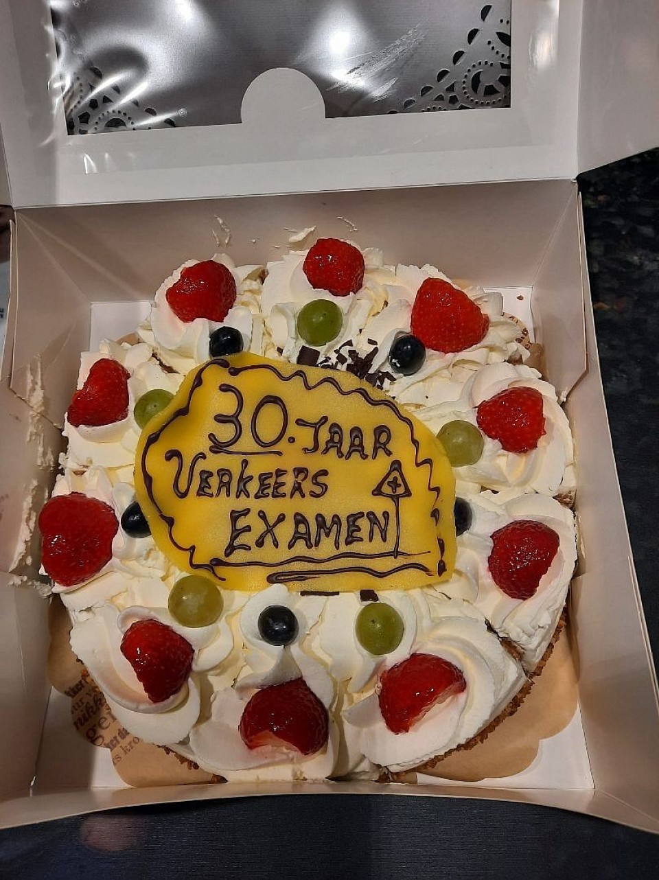 Taart voor 30 jaar verkeesexamens. Proficiat!